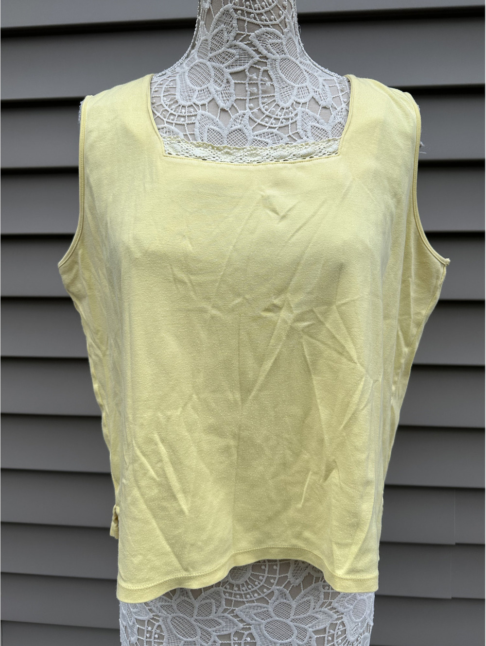 Draper's & Damon's Yellow Lace Trim Tank Top Vintage Inspired Summer Top